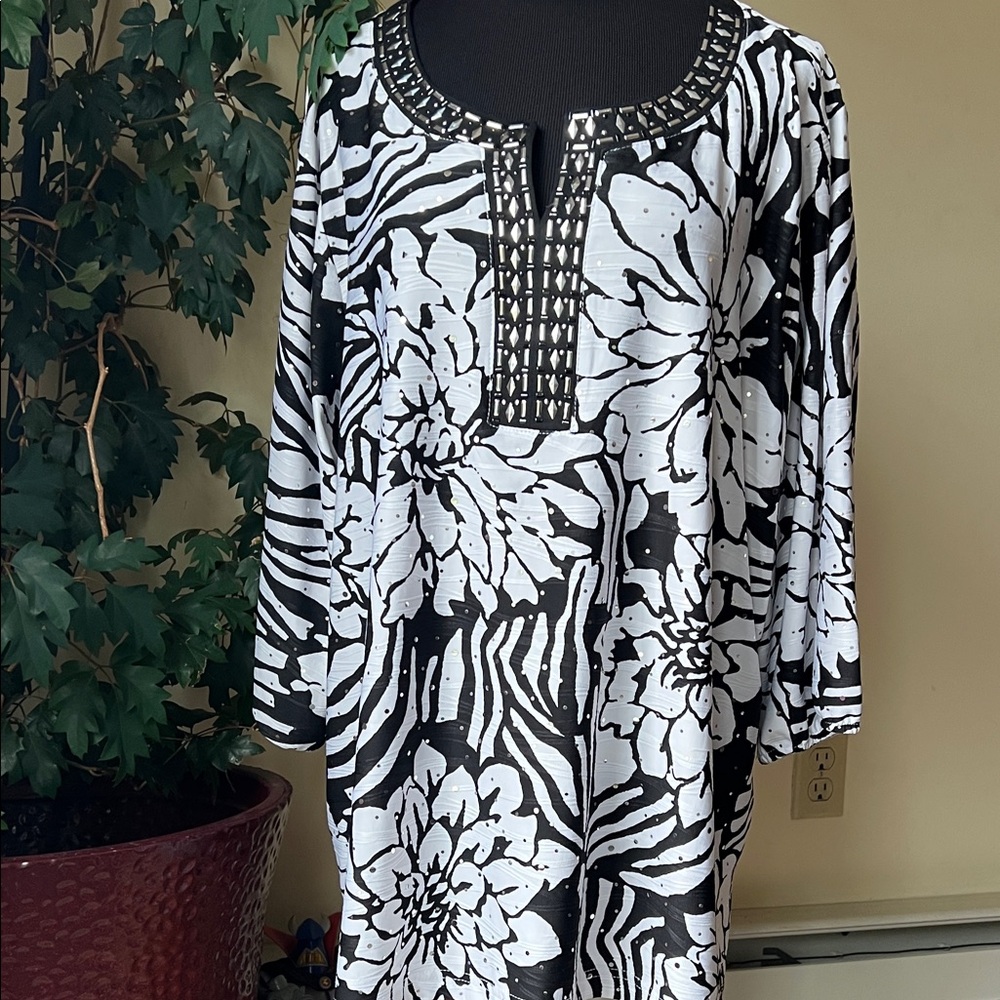 C. D. Daniels Short Sleeve Dressy Top